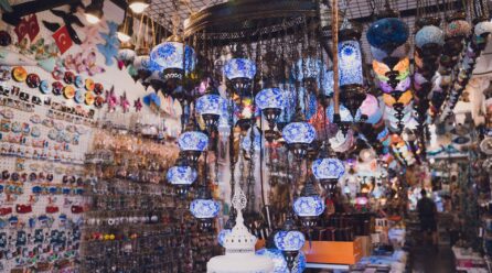 Vente d’objets antiques : quels rôles l’antiquaire assure-t-il ?