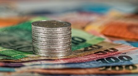 L’Économie, la situation politique et débouchée