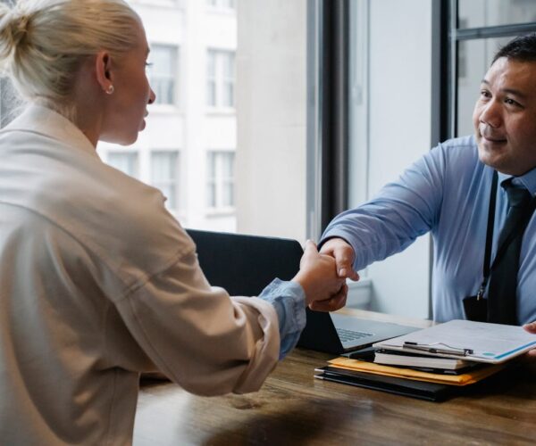 Les éléments clés à inclure dans un CV professionnel pour attirer les recruteurs