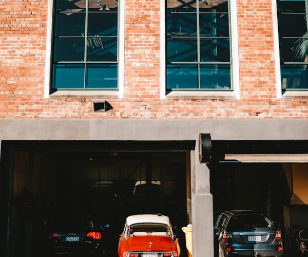 Moderniser l’apparence de votre maison avec des portes de garage sectionnelles (adoptez les portes AMC)