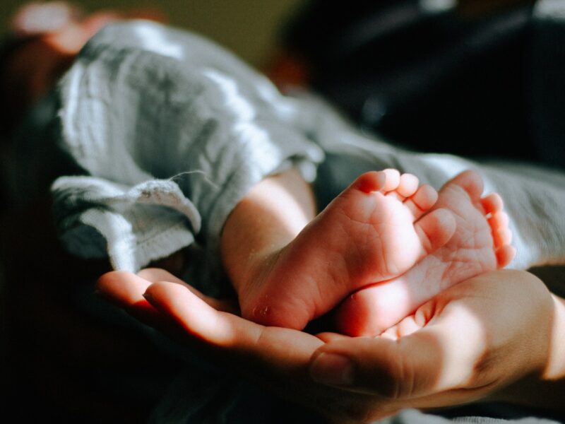 Préparatifs essentiels pour l’arrivée du bébé