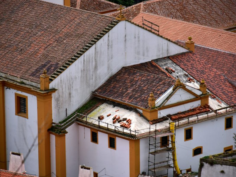 Rénovation de toiture : comment choisir entre les différents types d’isolants ?