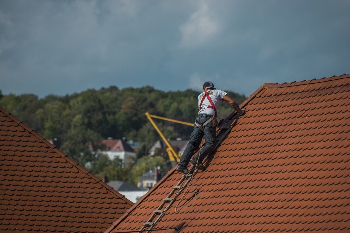 Le rôle du couvreur dans l’installation de panneaux solaires