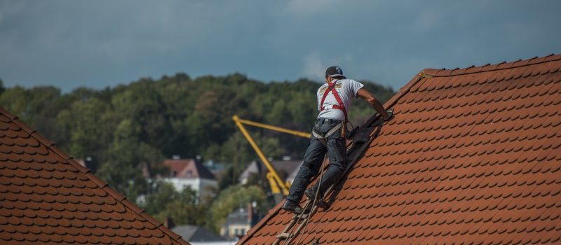 Le rôle du couvreur dans l’installation de panneaux solaires