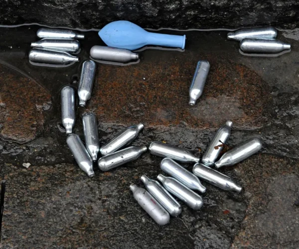 Gaz Hilarant Prix : Quels Facteurs Influencent Son Coût et Où le Trouver au Meilleur Tarif ?