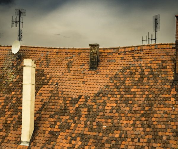 Les avantages d’une réparation de fuite de toiture en urgence