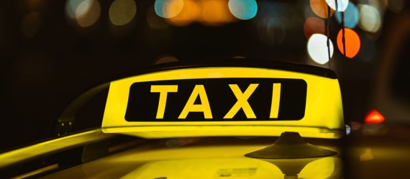 Taxi aéroport depuis Longueuil, que comprend réellement le prix annoncé ?