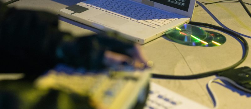 Apprendre le code en ligne : les avantages d’une formation entièrement numérique