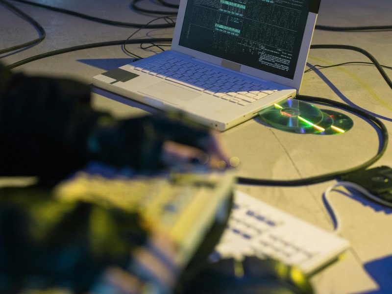 Apprendre le code en ligne : les avantages d’une formation entièrement numérique