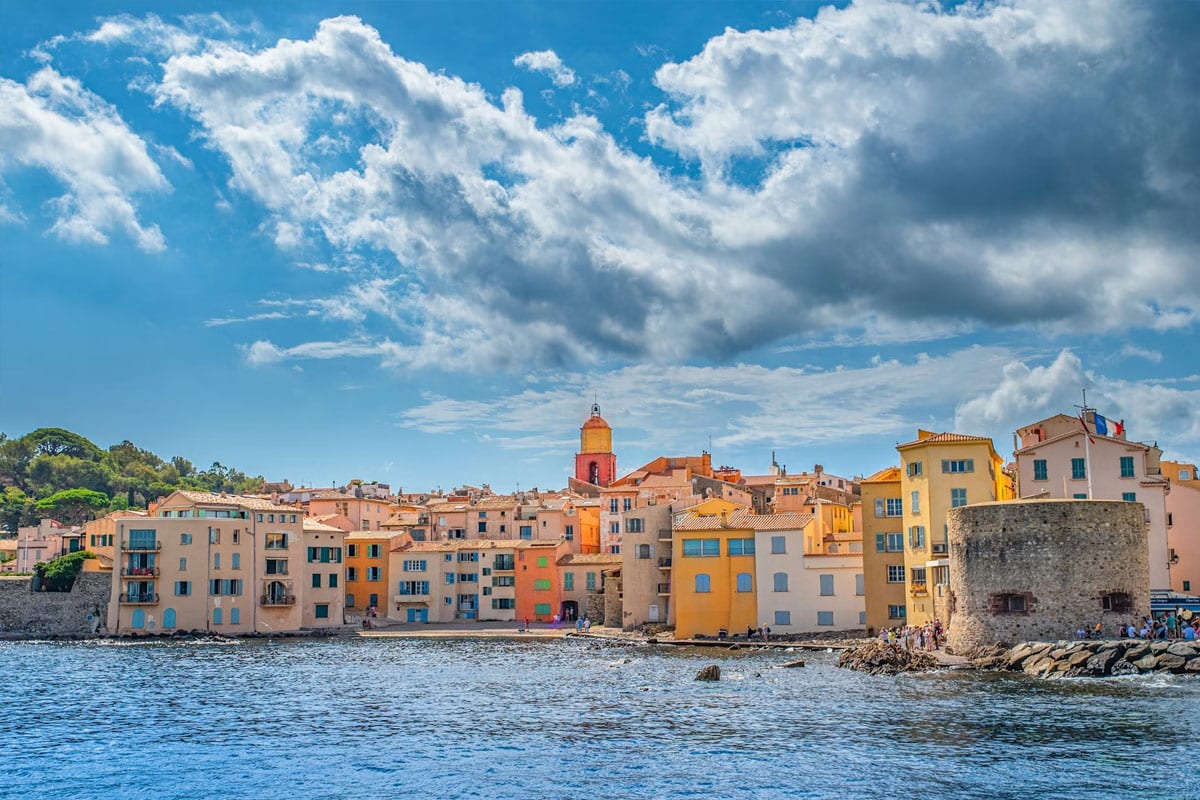 Immobilier de luxe à Saint-Tropez : investir dans un art de vivre